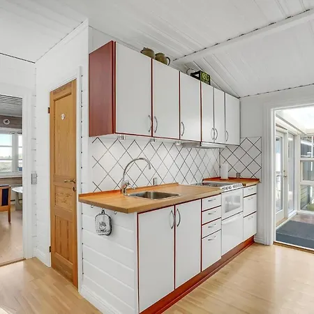 2 Bedroom Lovely Home In Hojslev * Højslev