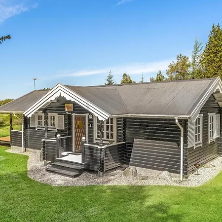 2 Bedroom Lovely In Hojslev Holiday home Bostrup
