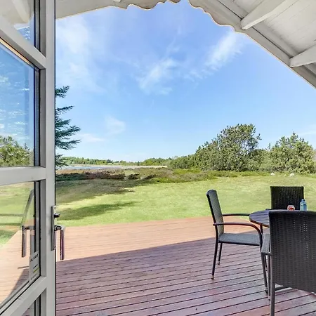 2 Bedroom Lovely In Hojslev Holiday home Bostrup