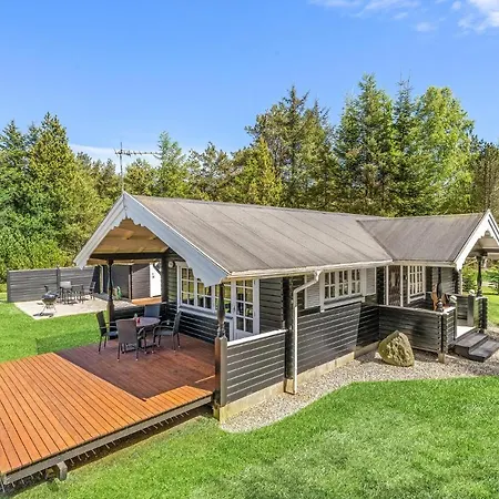 2 Bedroom Lovely In Hojslev Holiday home *